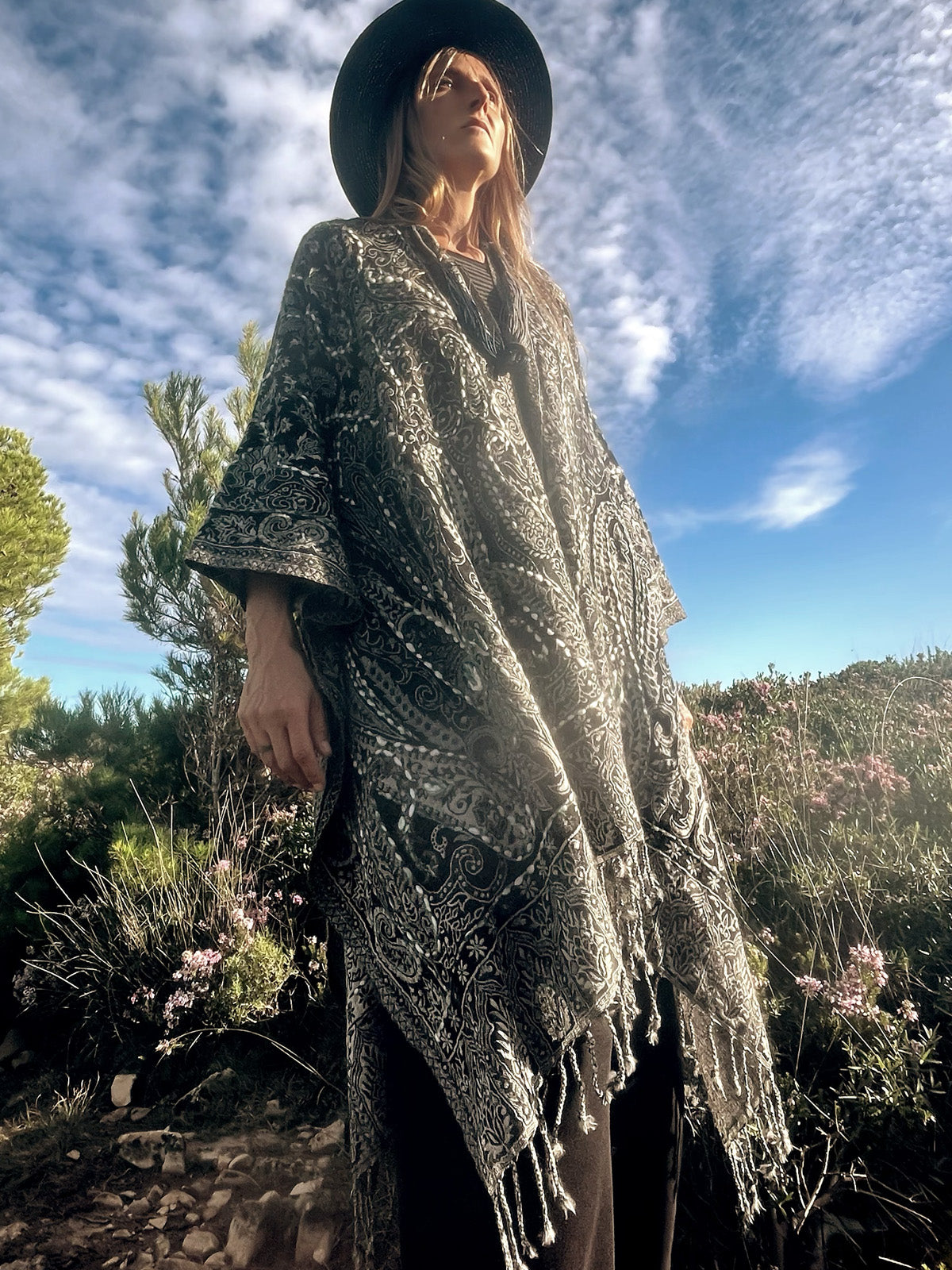 Amoha  Poncho Grey & Colors